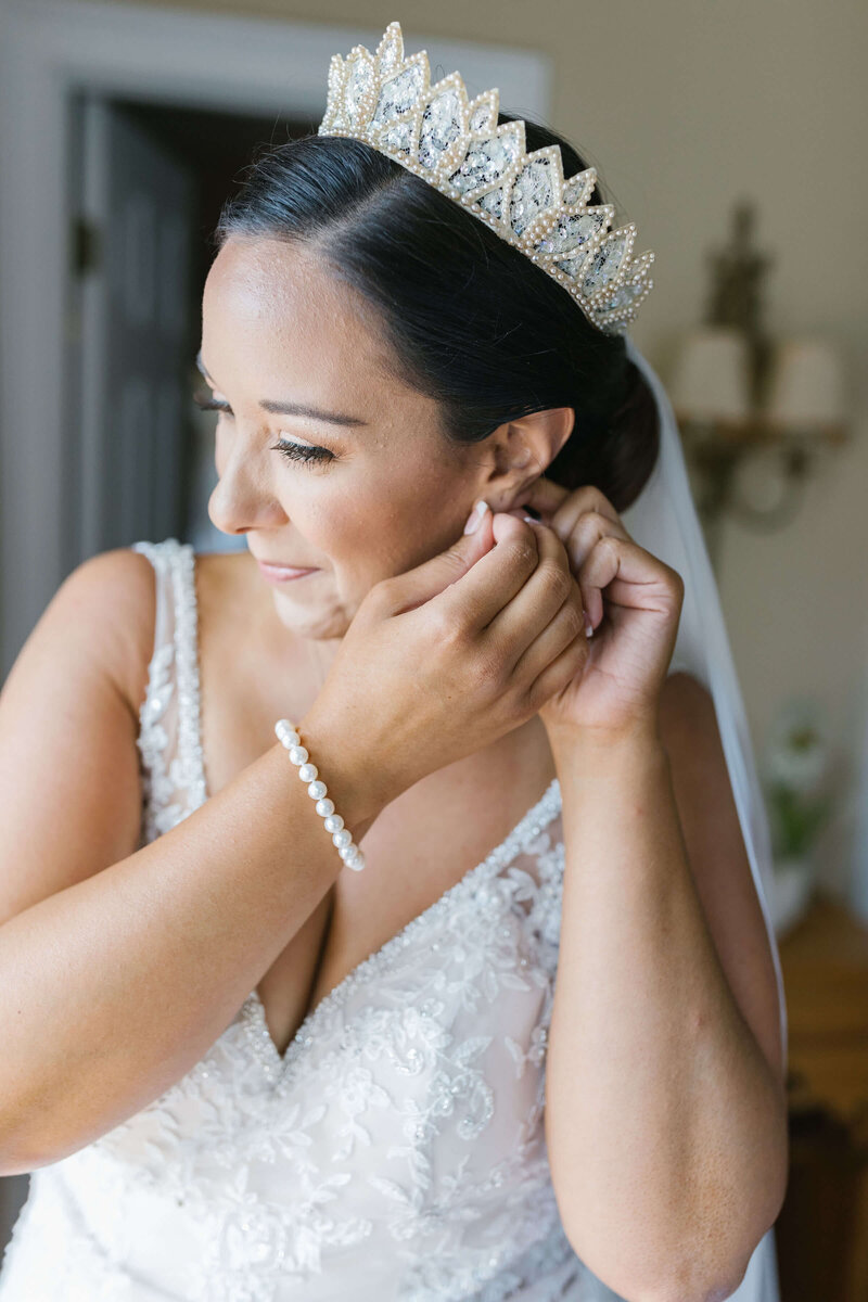 bride-tiara-wedding day