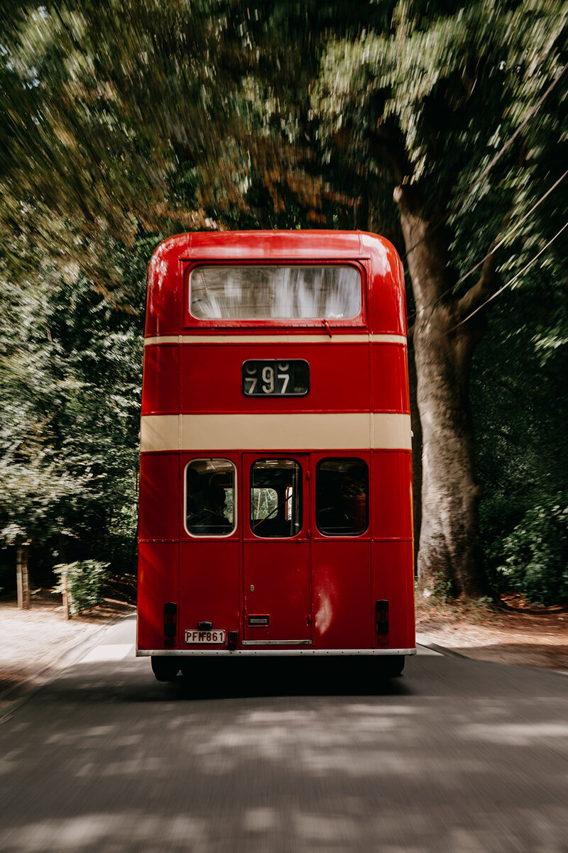 rode ceremoniebus in Sint-Martens-Latem