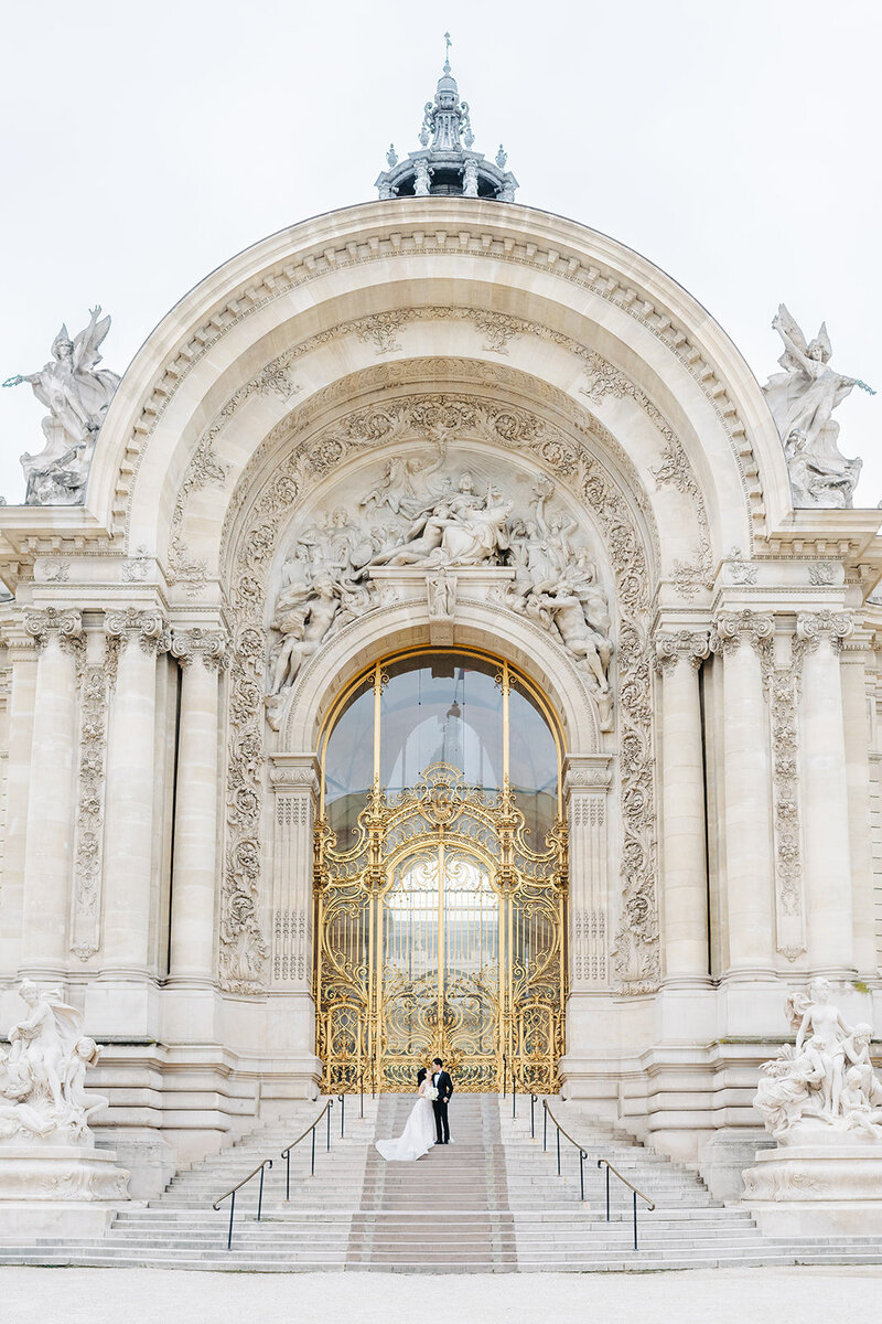 Morgane Ball Photographer pre wedding Paris photoshoot petit palais