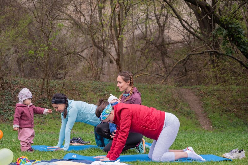 Pilates, Ernährungstraining und zyklusorientiertes Training in den Bezirken Mödling und Baden für ganzheitliches Wohlbefinden – sowie Fit im Büro: Dein Team-Training für mehr Gesundheit am Arbeitsplatz.
