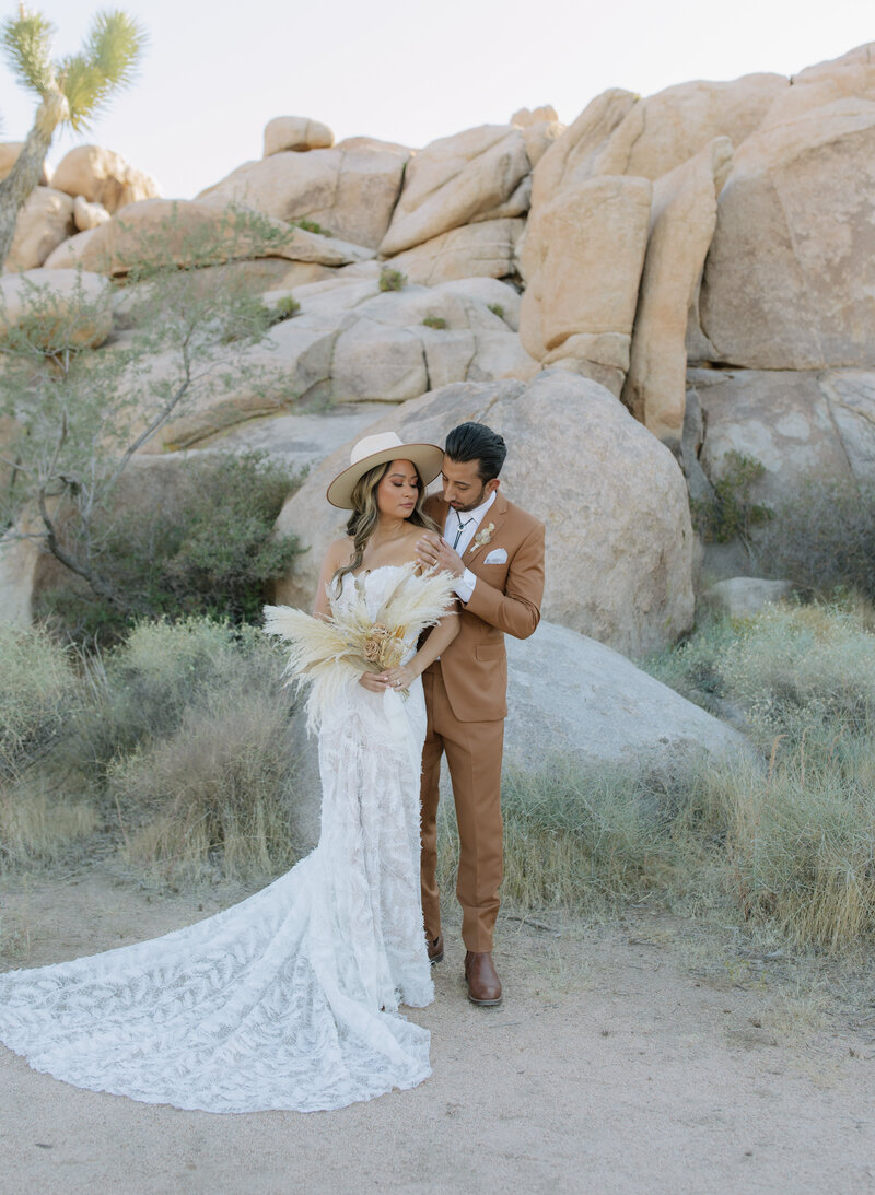 vaughn_elopement_joshuatree_gracethaophotography-16