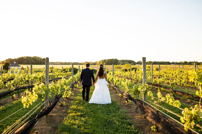 emma-cleary-new-york-nyc-wedding-photographer-videographer-wedding-venue-the-vineyard-at-aquebogue-3