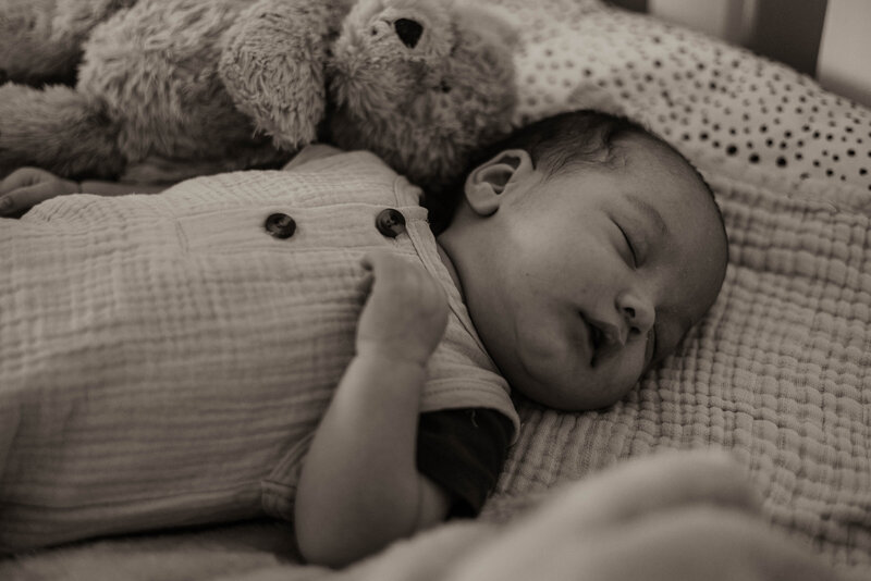 fotograaf-venray-lifestyleshoot-newbornshoot-newborn-fotografie-baby