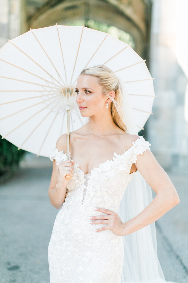bride-white-paper-umbrella-wedding-Stephanie-Brauer