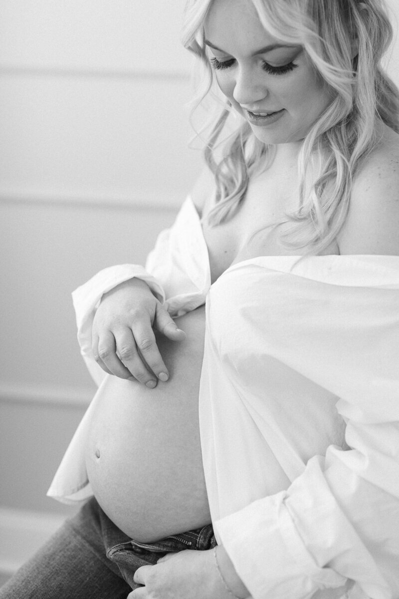 Black and white portrait of a pregnant belly taken by louisville maternity photographer missy marshall