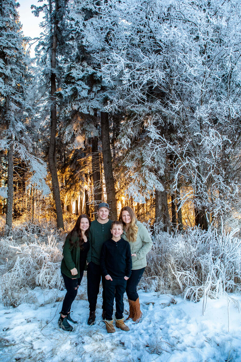 4 siblings in frosty forest