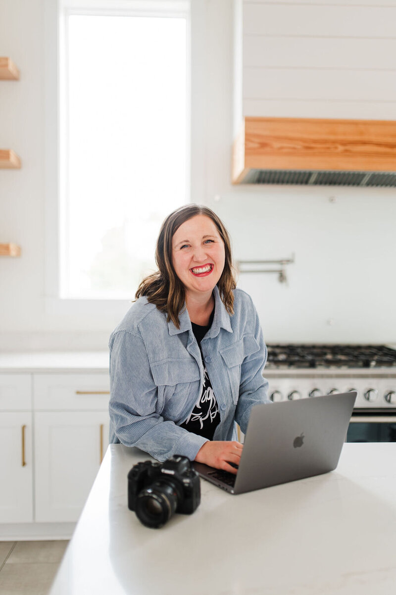 Meet Brittany, owner of Brittany DeRyke Photography. Midwest and Eastern South Dakota Wedding and Portrait Photographer