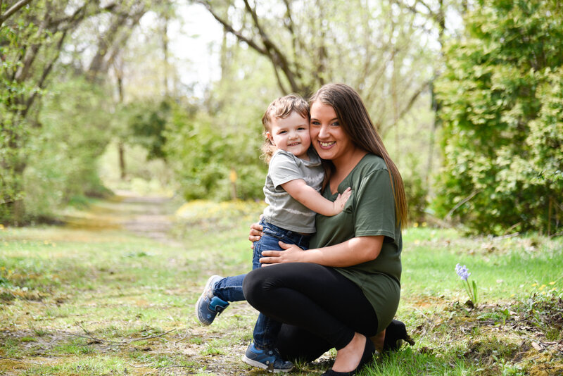 StrongsvilleOhioFamilyPhotosGardenviewHorticulturalParkPositivelyPortraits43