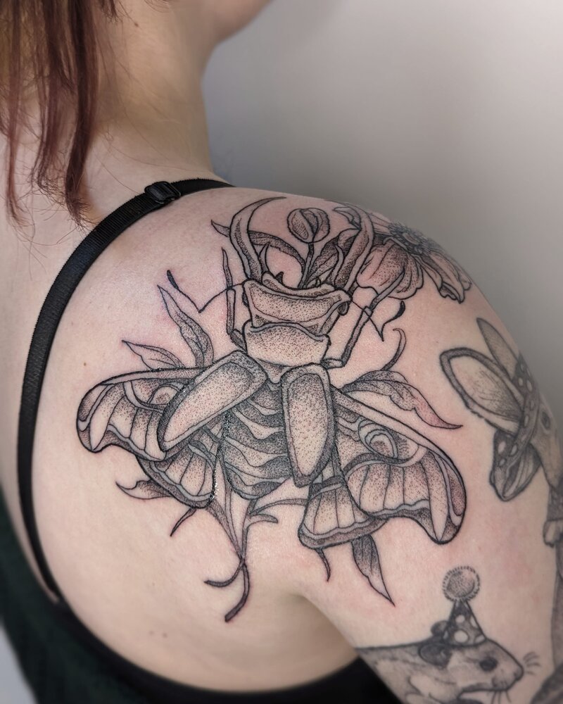 blackwork-tattoo-artist