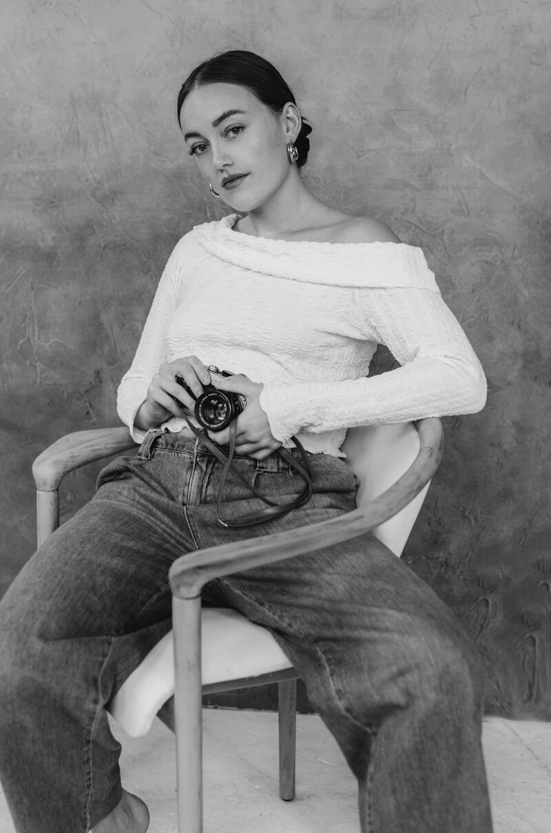 Portrait of Laurie Le Bars, portrait and documentary photographer based in Tokyo and Montreal