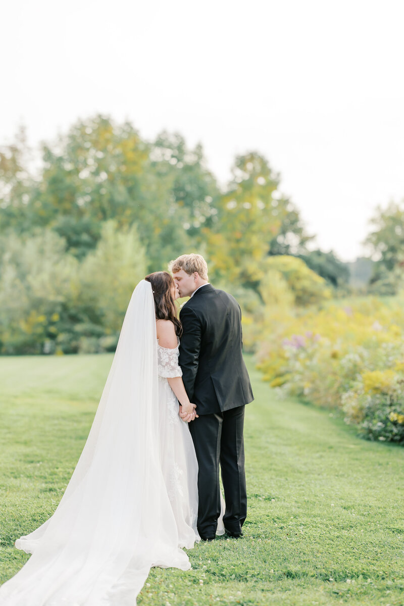 BreezewayBarnsandGardenWeddingPerry,NYKelseeRislerPhotography-Kaiden+Dominique-922