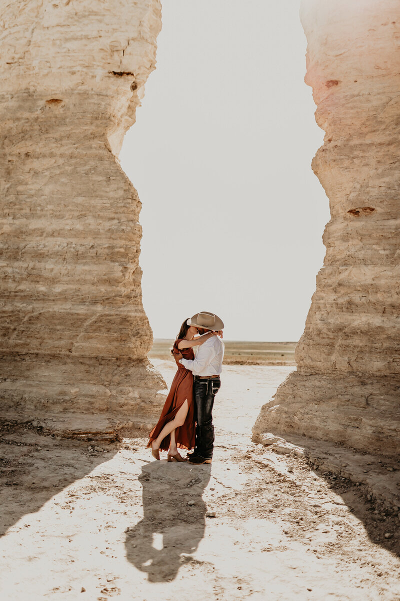 MONUMENT ROCK ENGAGEMENT SESSION