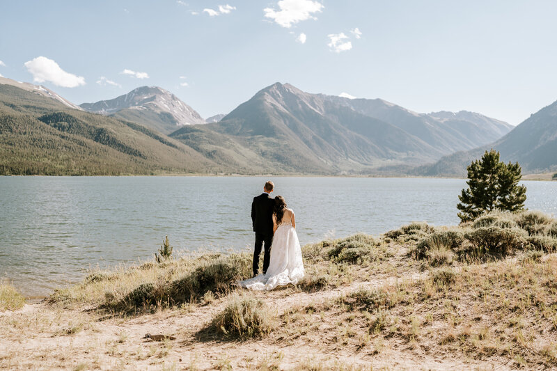 colorado elopement photographer in breckenridge, bride and groom at lake