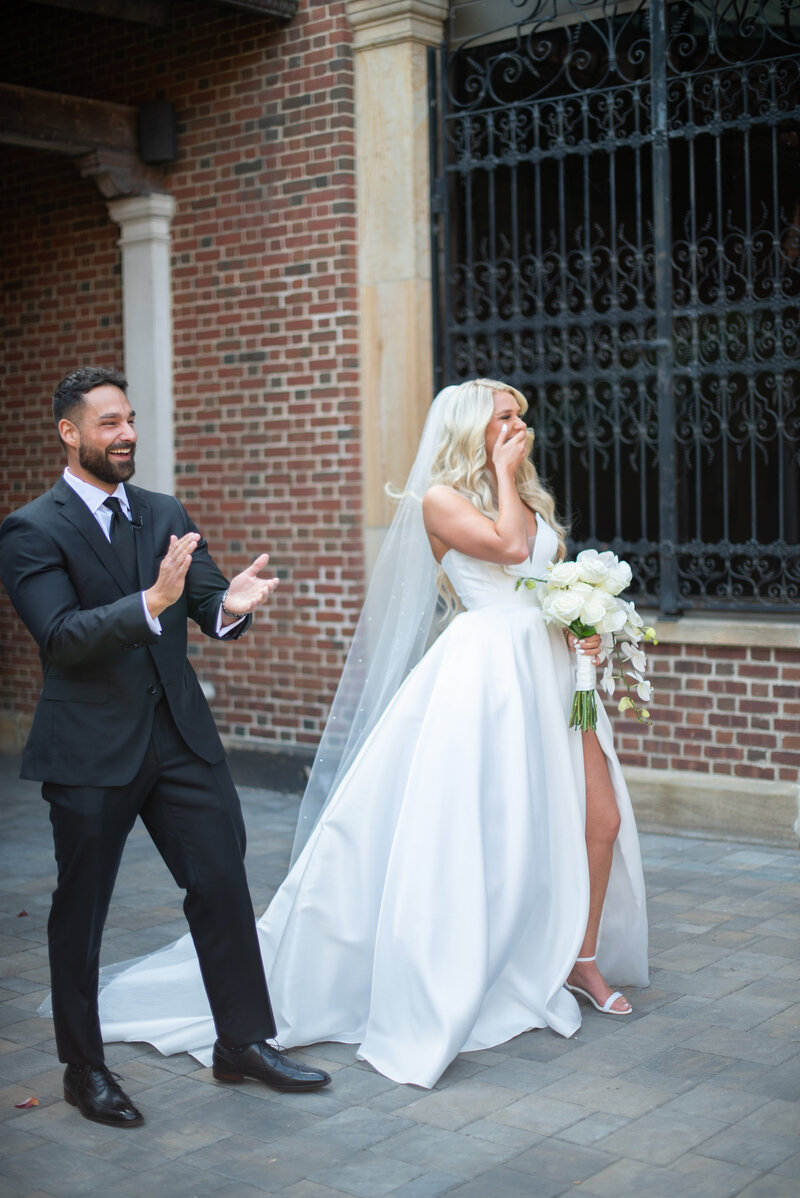 sarah-elizabeth-studio-ohio-wedding-photographer-dayton-art-institute-hardy-wedding-first-look-groomsmen-11