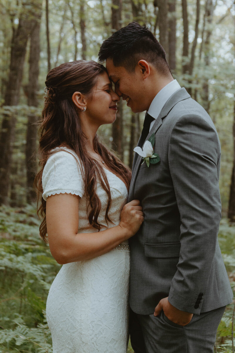 northern-michigan-intimate-woodsy-wedding-michigan-wedding-photographer-alisciamariephotography-1783