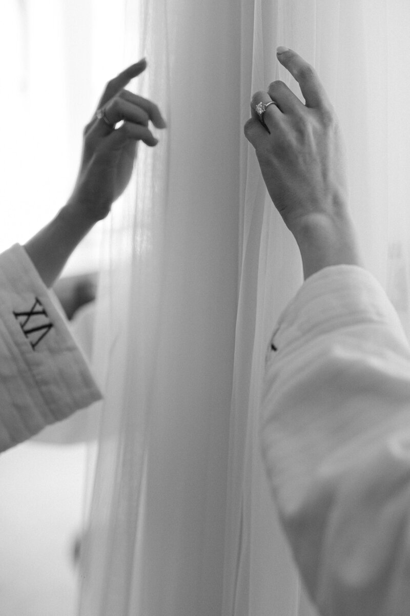 Since 2009, Deborah Zoe Photography has been synonymous with seamlessly capturing luxury weddings and events of all sizes hosted in some of New England's most storied locations. 