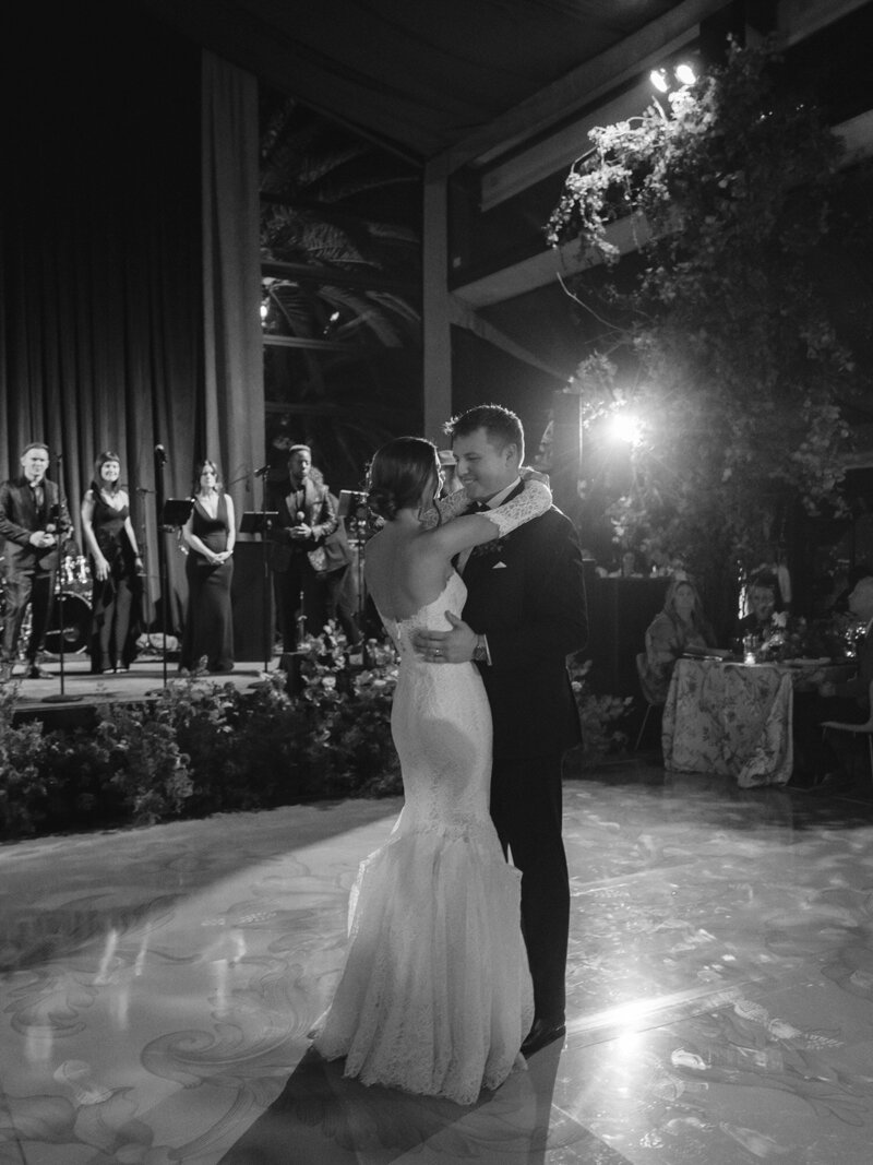 Autumn-Maximalist-Wedding-with-rich-tones-blue-velvet-draping-Ashley-Ludaescher-Photography-Vanessa-Noel-Events-0105