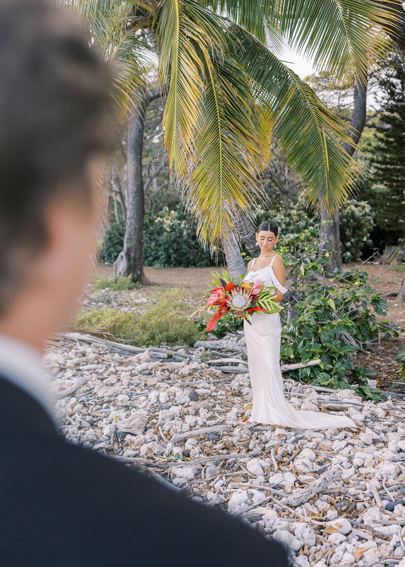 Wedding photographers in Honolulu Hawaii capturing the special Hawaii wedding.