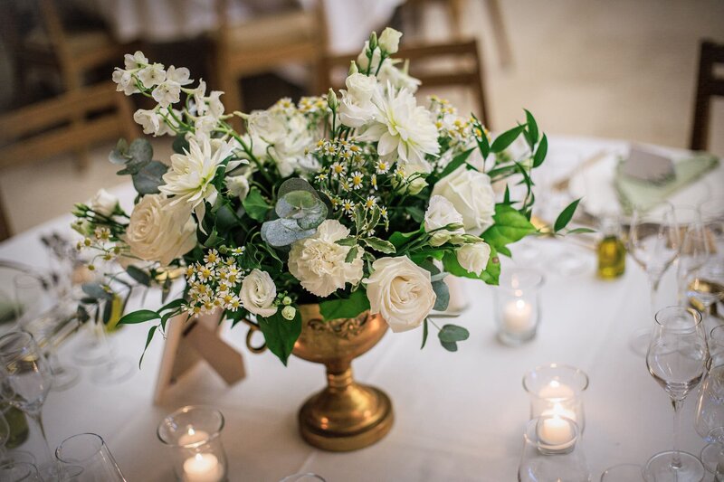 centre-de-table-fleurs-blanches-mariage