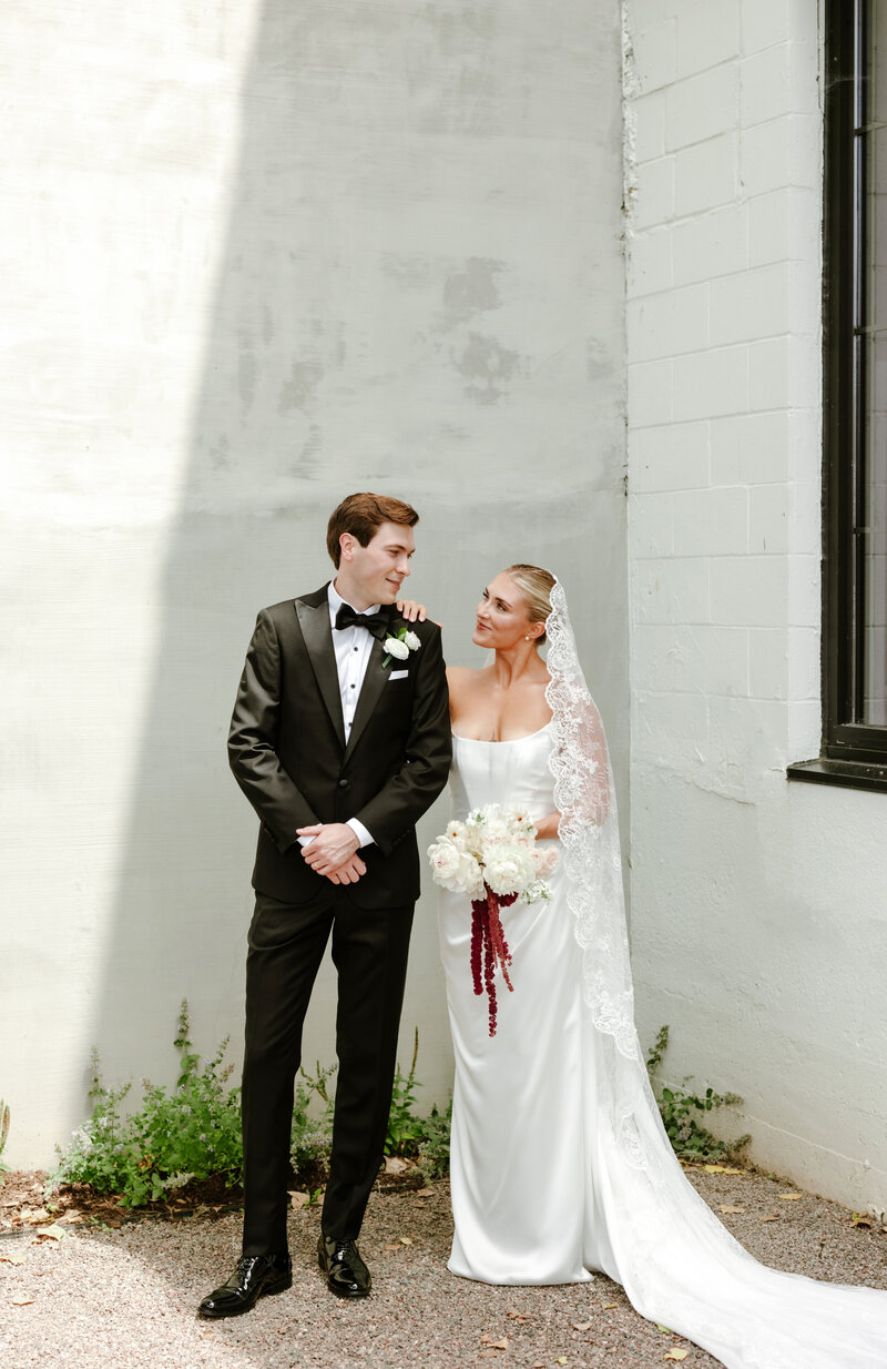 Luxury and romantic wedding photographer based in Minnesota. Specializing in simple but significant documentary wedding photography for all lovers. With a love for serving chic couples, I've had the privilege of photographing over 200 engagements, elopements, and weddings since 2018.