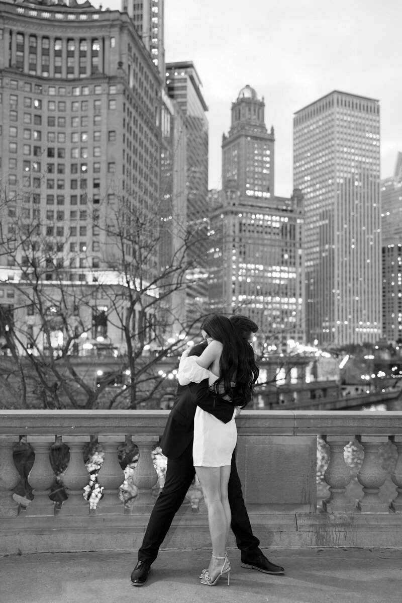 Pendry-Chicago-Engagement-Photos-0028