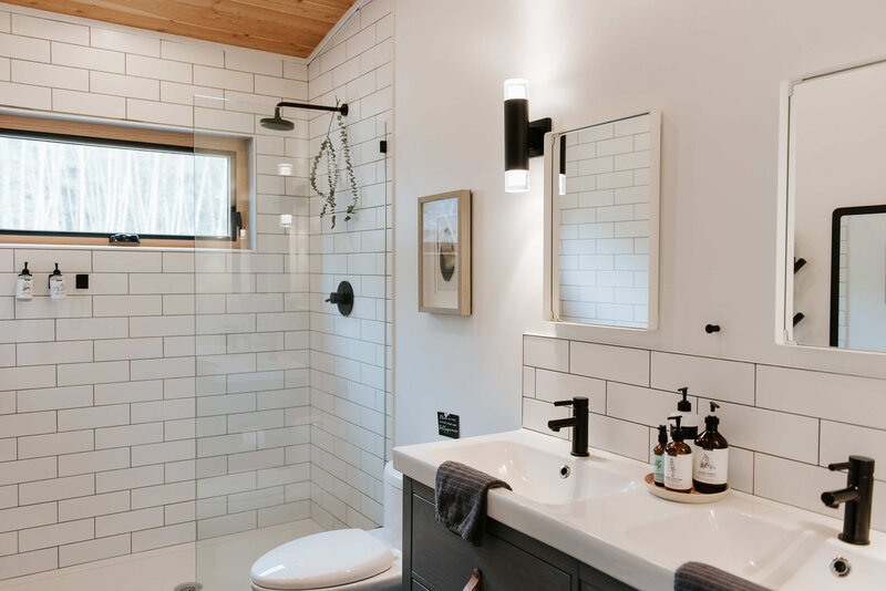 amber-turq-bathroom2