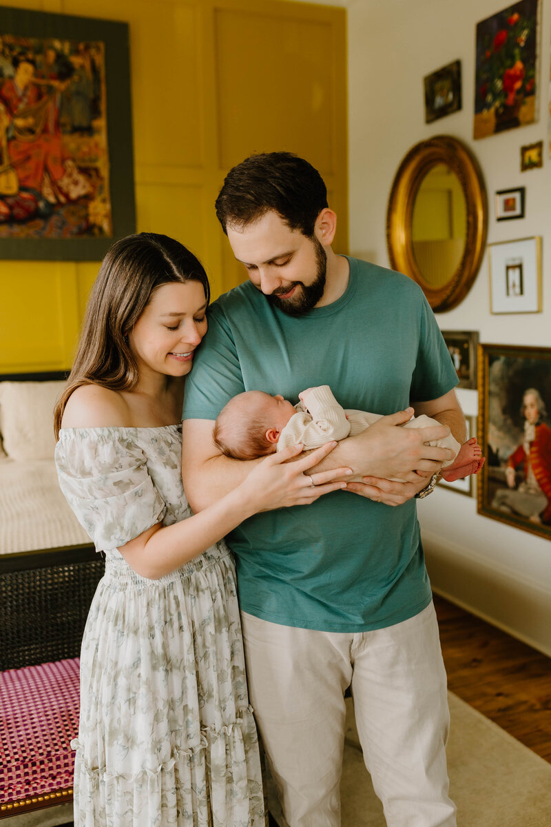 Lifestyle newborn photos in home by Sydnie Decou
