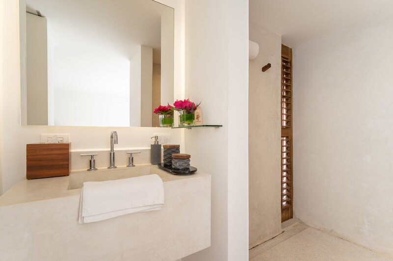 04-2-Careyes-Mexico-Properties-El-Careyes-Club-and-Residences-7A-1BD-Bathroom-5566