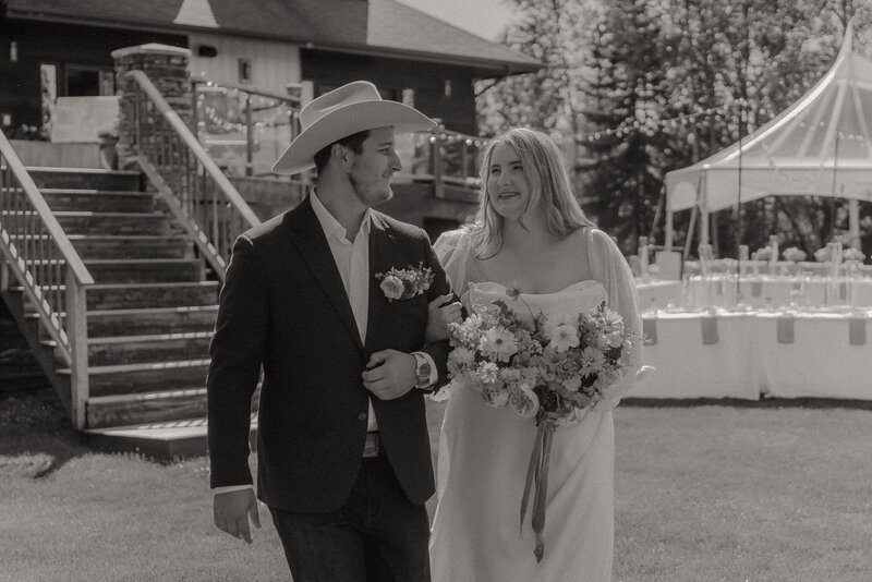 alaska wedding couple