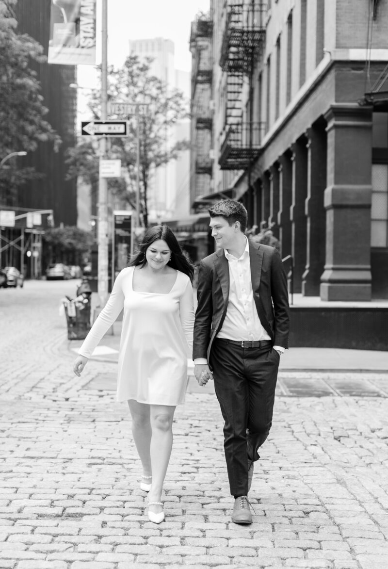 couple-walking-nyc-cobblestones