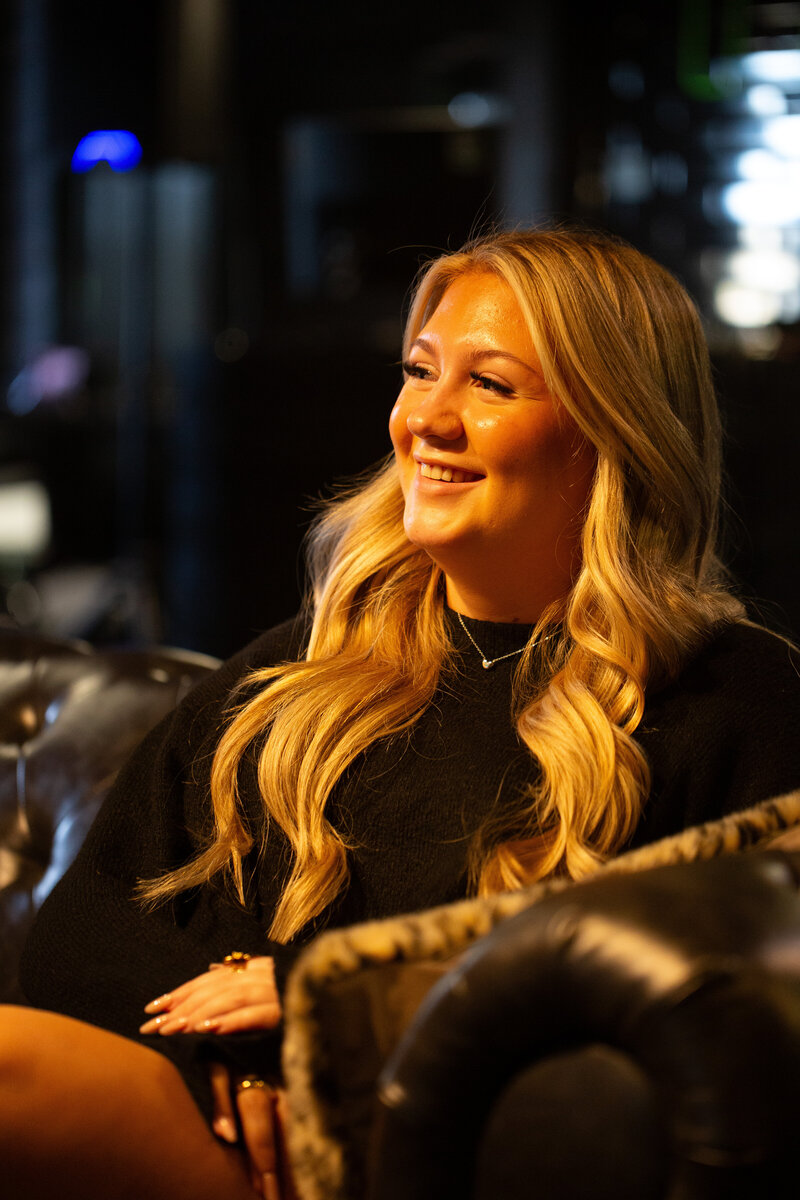 Personal trainer mid box jumps