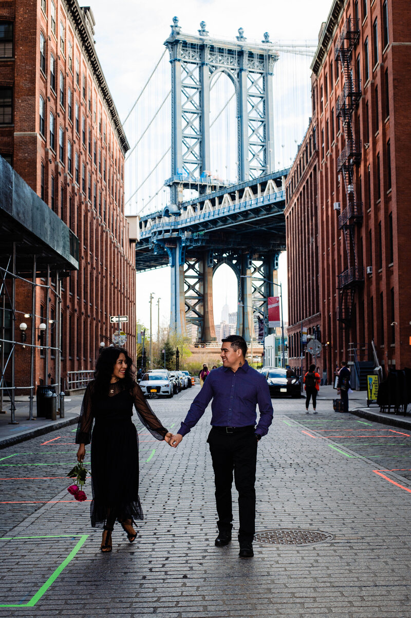 Dumbo-washington-street-married-couple-strolling