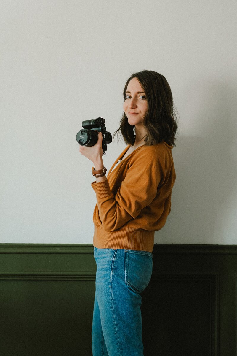 Headshot of family photography mentor Leah O'Connell