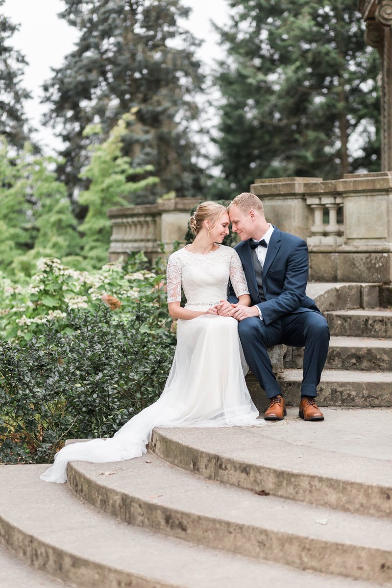 Bridal photos at Pittock Mansion in Washington Park outside of Portland
