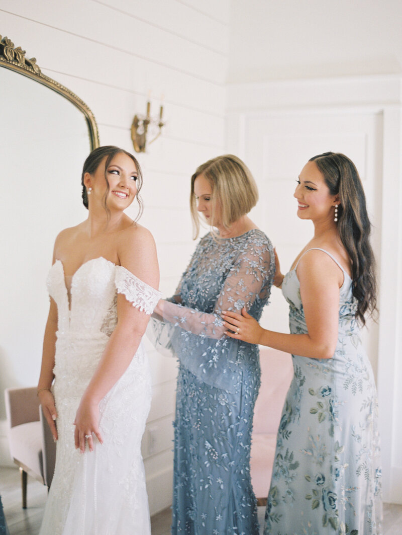 romantic-wedding-photos-dallas-bride-getting-ready-the-french-farmhouse-4