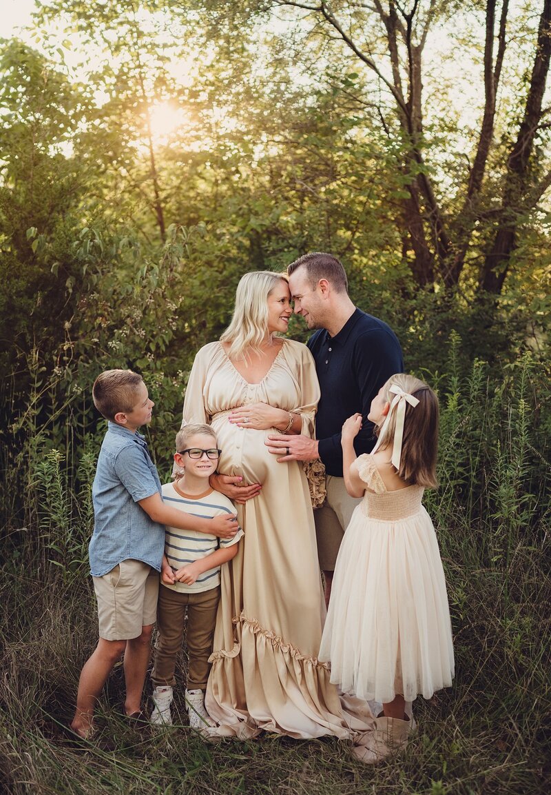 maternity photo session at Founders Park in Carmel