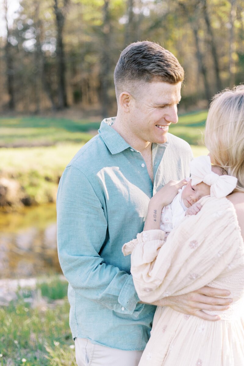 outdoor newborn baby photos