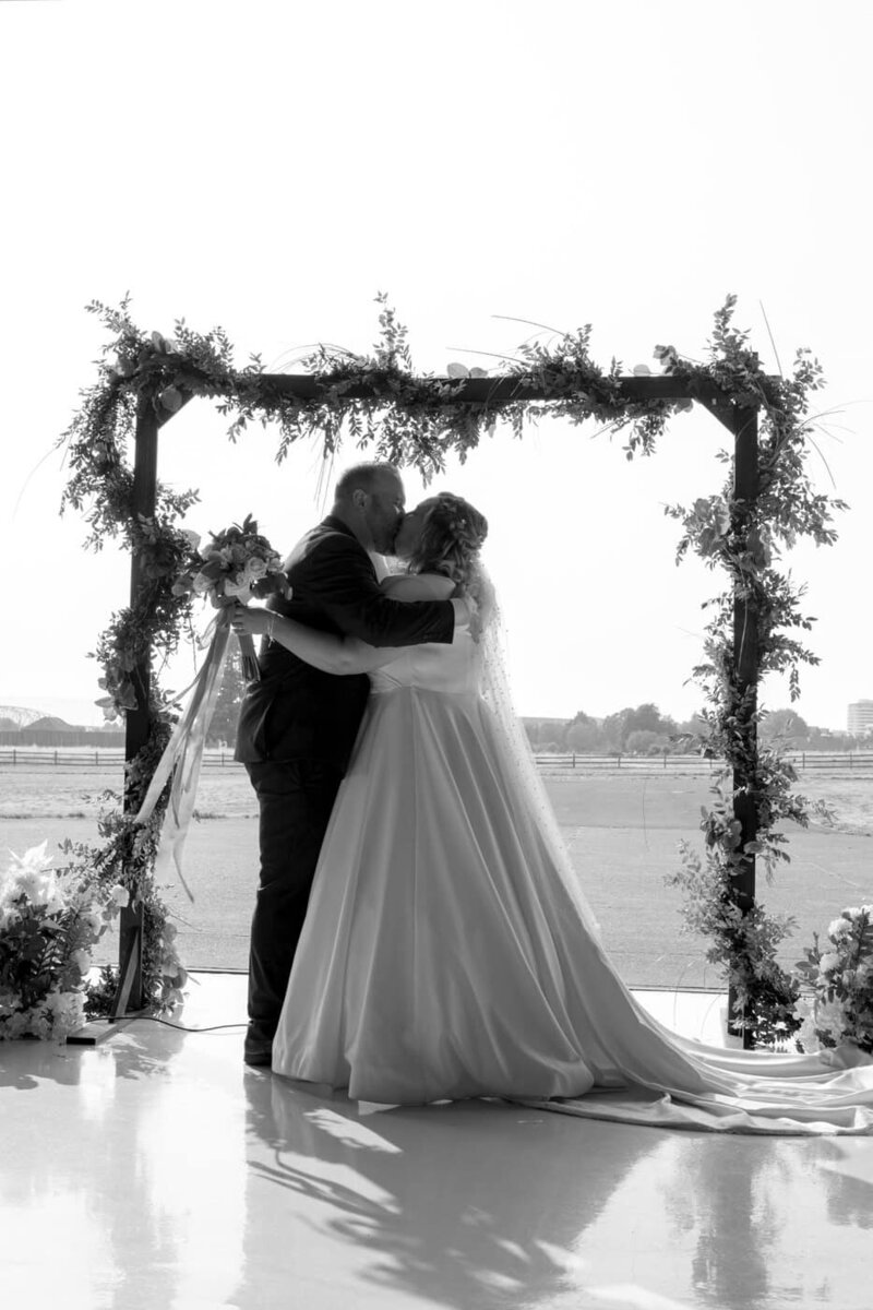 classic-and-documentary-style-wedding-photography-305