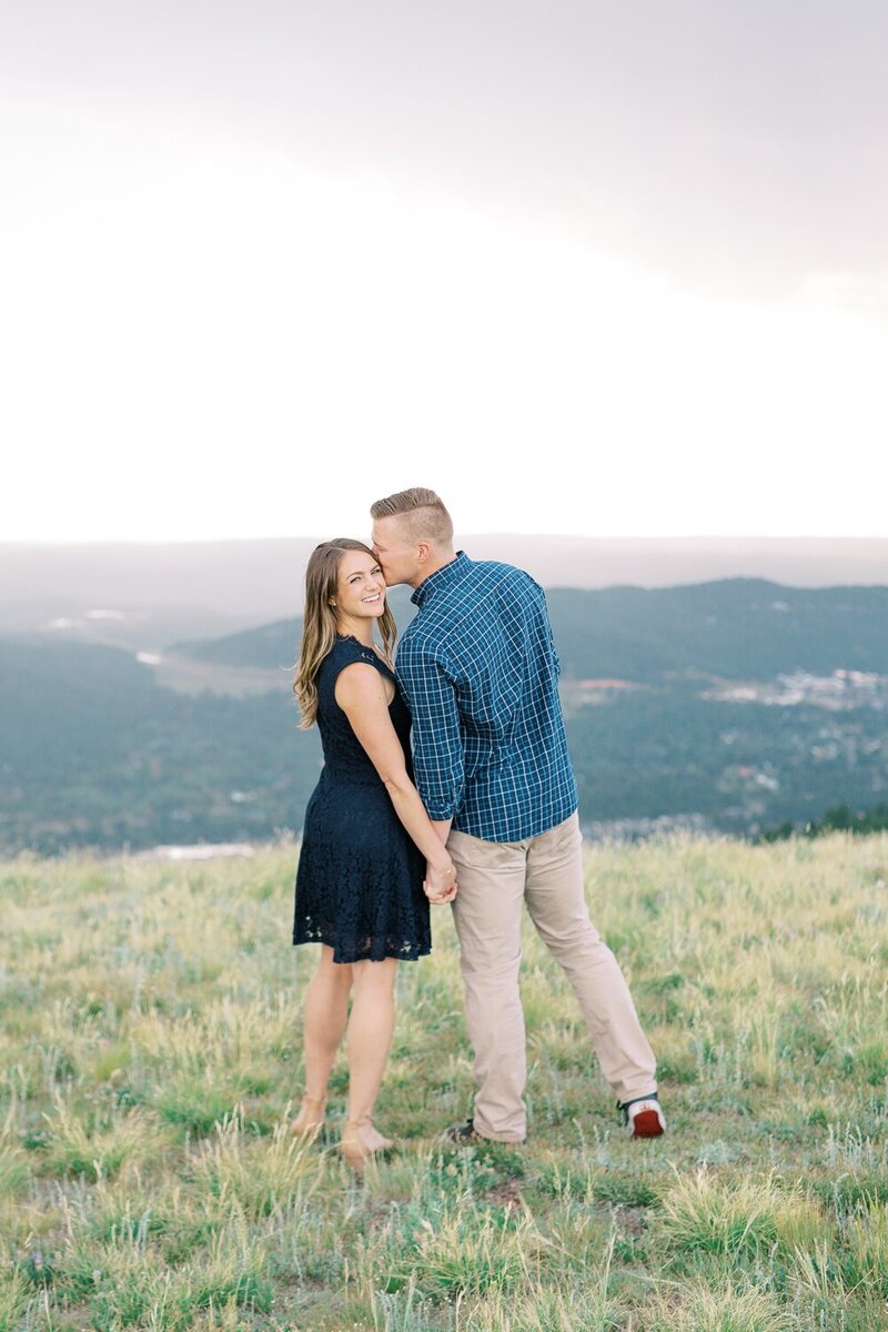 Playful Engagement with a Mountain View_0015