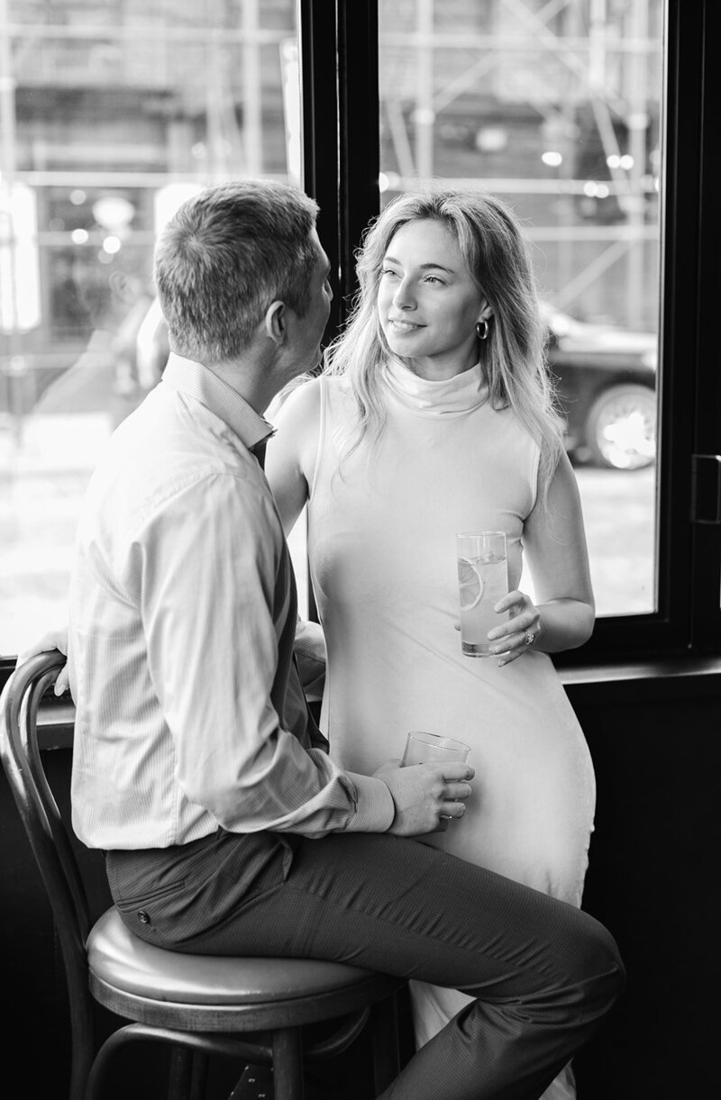 couple-drinking-nyc-bar