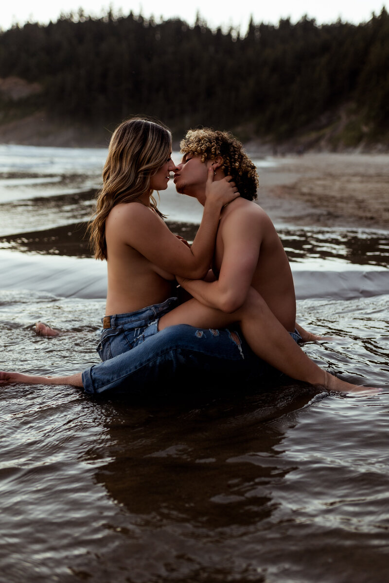 man and woman kissing in ocean in Oregon