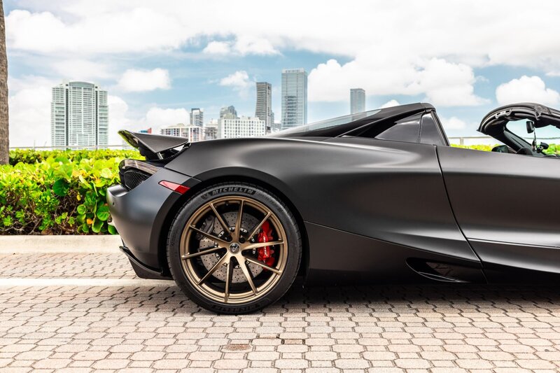 mclaren-720s-spider-convertible-black-for-rent-in-miami-006