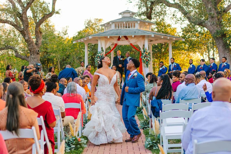 Bride and groom elope in Austin