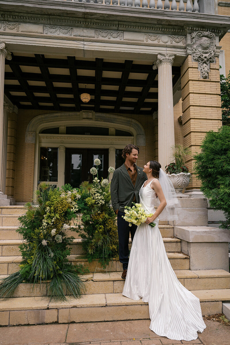 Jordan Grover Photo is a wedding photographer serving St. Louis, Central, and Eastern Missouri as well as travel + destination weddings. Jordan Grover Photo is an editorial and documentary style of photography.
