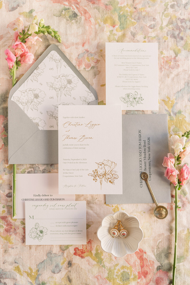 Gold-Foil-Wedding-Invitation-with-Hummingbird