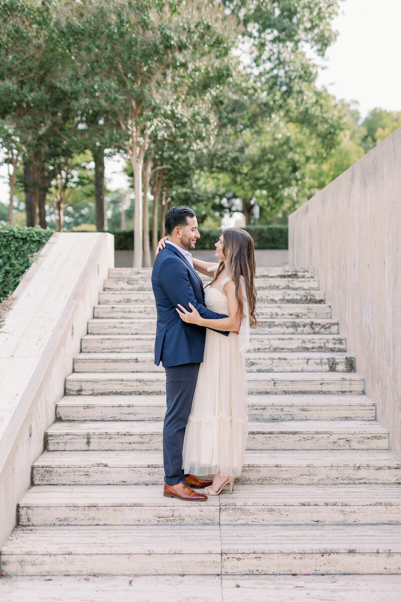 Fort-Worth-Kimbell-Art-Museum-Engagement-Session-Chirstian-Wedding-Photographer-Kortney-Boyett19