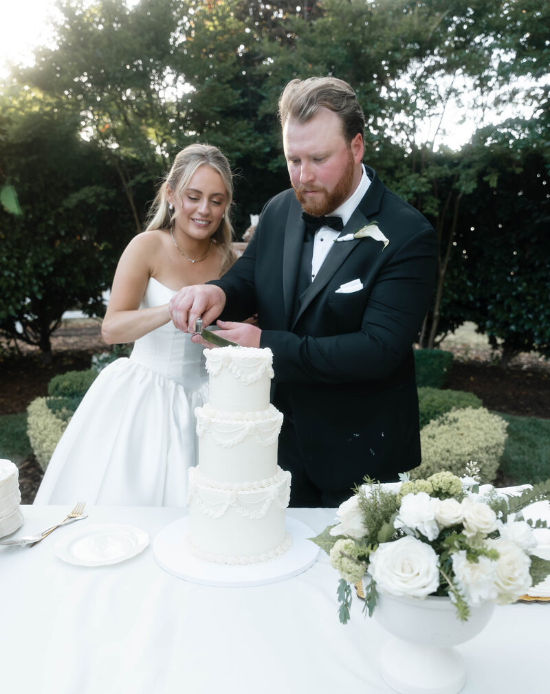 Northern California Documentary wedding photographer captures couple cutting their cake.