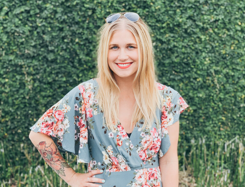 Hand Lettering Artist Kimmy Gerhart Pose