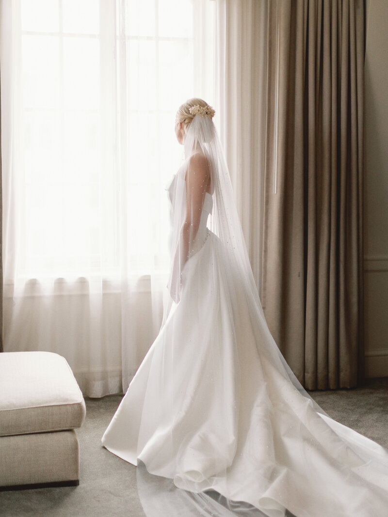 modern bride wearing her vintage heirloom restyled into a hair comb