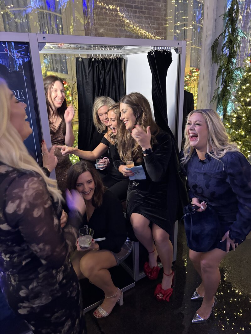 SitDownPhotoBoothRentalHouston